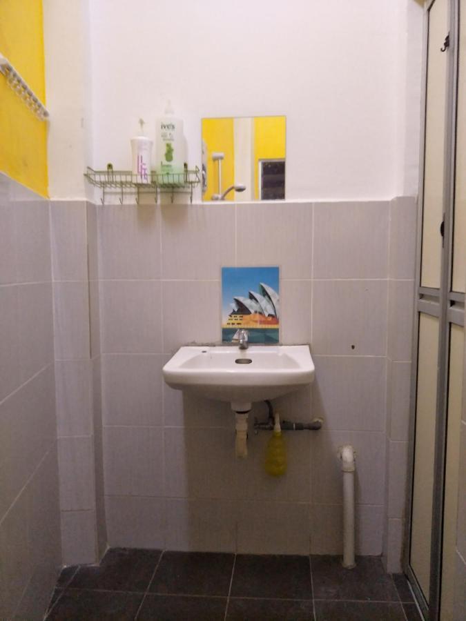 Joka-Joka Guesthouse Малакка Экстерьер фото