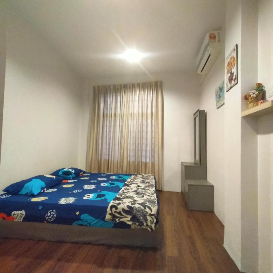 Joka-Joka Guesthouse Малакка Экстерьер фото