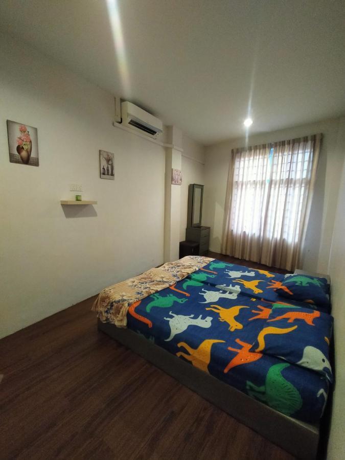 Joka-Joka Guesthouse Малакка Экстерьер фото